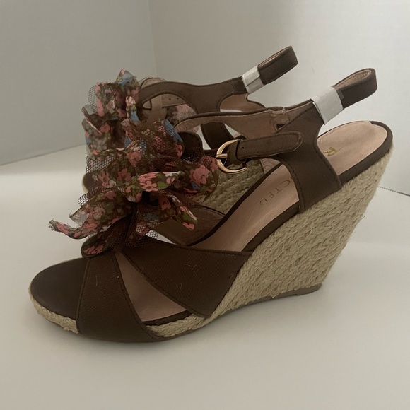 RESTRICTED APPLE PIE WEDGE SANDAL, WOMENS 7.5M New in box - Picture 3 of 7